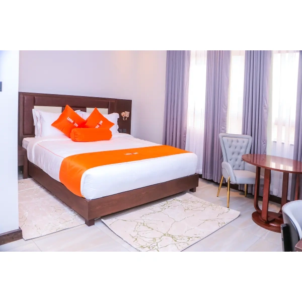 Bed runner Set with Hotel Logo