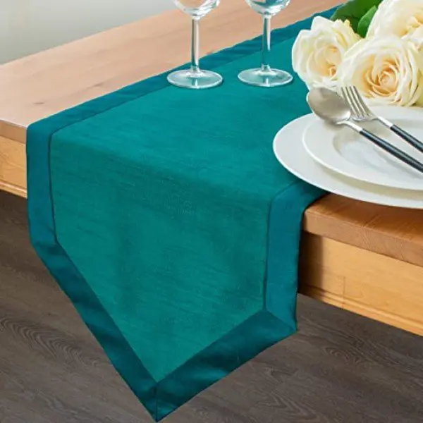 Table Runner Arrow